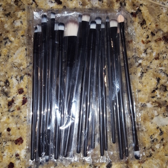 no brand Other - Makeup brush set 20 pieces New never opened